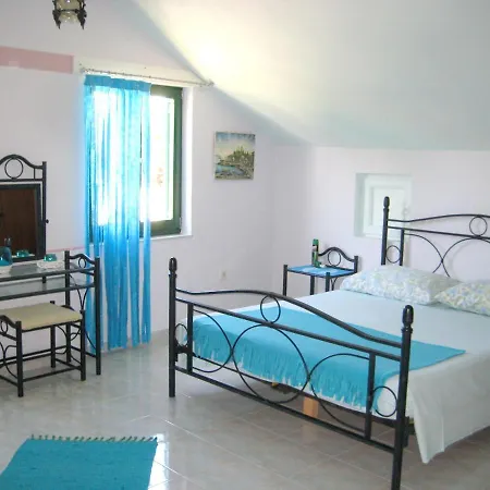 One Bedroom House At Murter 500 M Away From The Beach With Wifi Tatil Evi Murter