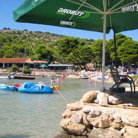 One Bedroom House At Murter 500 M Away From The Beach With Wifi Tatil Evi